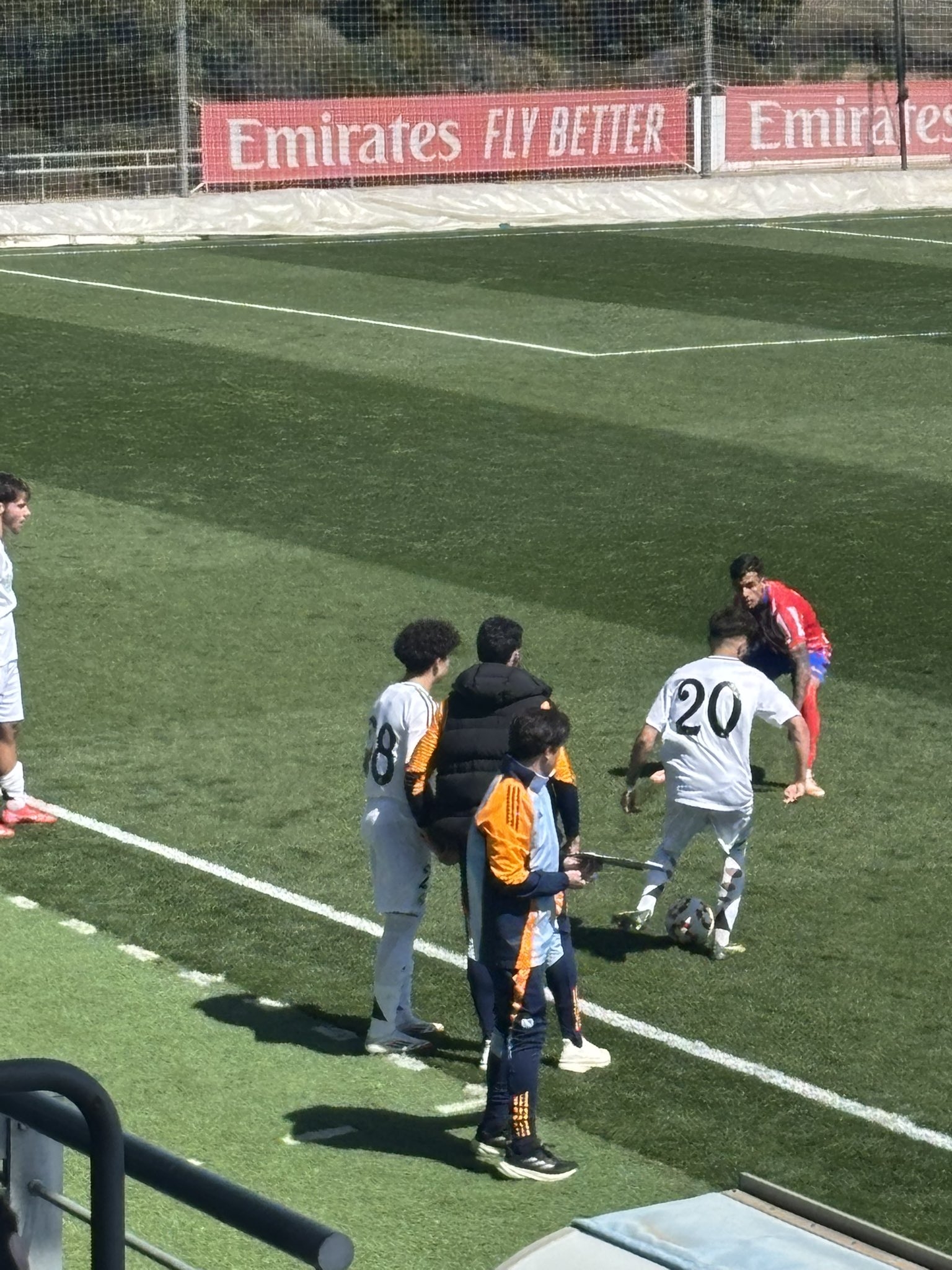 天賦滿滿！馬塞洛15歲兒子恩佐皇馬U19首秀，登場5分鐘腳后跟助攻