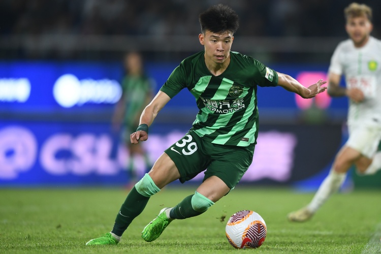 打幾分？浙江小將王鈺棟半場(chǎng)數(shù)據(jù)：觸球19次，2次射門(mén)0射正