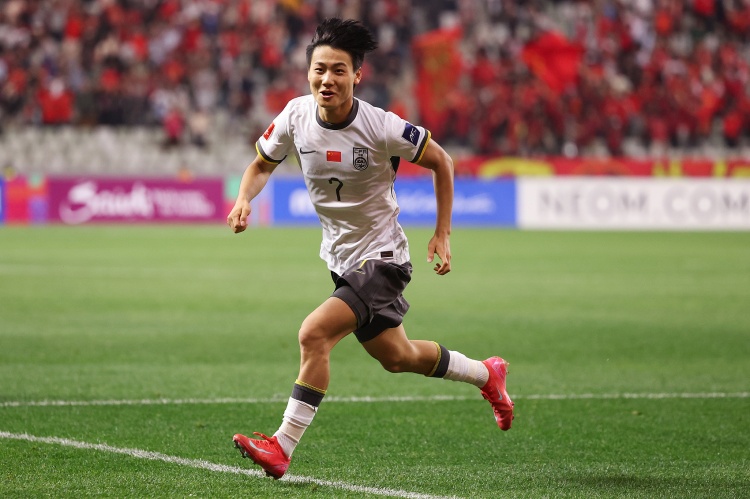 媒體人：朱鵬宇、毛偉杰踢中甲時(shí)我就夸了，中國(guó)足球需偶像球星